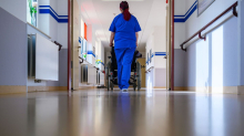 Hitze in Kliniken: Bedingt hitzeresilient - Schwitzen in Krankenhäusern