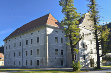 Schloss Ehrnau in Mautern: Ehemaliges Siechenheim wurde wieder zum  Schloss erweckt