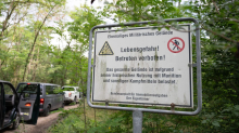 Waldbrand: Feuerwehr: Waldbrand über Nacht unter Kontrolle bringen