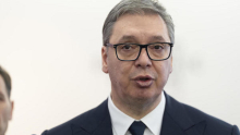Srbski Vučić napovedal odstop in predčasne volitve