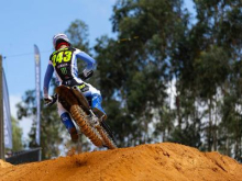 Tim Gajser po prvi vožnji še v borbi za stopničke