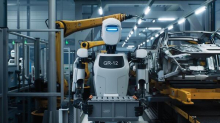 Humanoidni roboti bodo prali perilo, kuhali in skrbeli za starejše