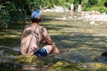 Na več postajah izmerjeni rekordi. Vroče bo še do srede, ko prihajajo plohe in nevihte.