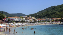 SRPSKA PORODICA DOŽIVELA DRAMU NA PLAŽI U GRČKOJ: Sve se odigralo za kratko vreme, brzom reakcijom sprečen horor