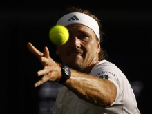 Čustven dan za Wawrinko, Zverev neprepričljivo v drugi krog