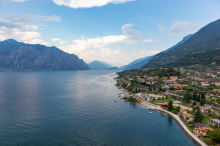 Verdunsten aus dem Gardasee wirklich täglich Milliarden Liter Wasser?