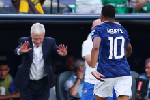 Mbappe podrl rekord in z gesto ganil selektorja Deschampsa
