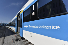 Začele so veljati višje cene enosmernih in povratnih vozovnic za vlake