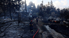 FOTO ŠUMSKI POŽARI U GRČKOJ Buktinja zahvatila kuću, našli dvoje mrtvih. Evakuiraju ljude