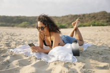 Smartphone im Urlaub: Was Reisende beachten sollten