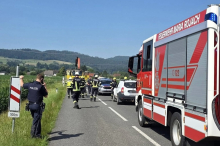 Lkw fährt in Kärnten gegen Oberleitung: 13 Personen evakuiert