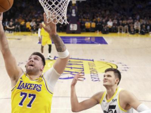 Los Angeles Lakers pripeljali Kesslerja, Mamukelashvilija, Grimesa in Sextona
