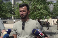 UHAPŠENIMA NA GAZIMESTANU SUD U PRIŠTINI ODREDIO KAZNE OD PO 700 EVRA Otašević: Policija nas je i fizički i psihički maltretirala