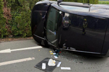 Alkolenker touchierte mit Auto Gartenzaun und überschlug sich