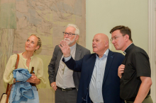 Ausstellung „Transfer“: Zahlreiche Interessierte kamen zur Eröffnung aufs Schloss