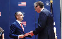 VUČIĆ AMERIČKOM NARODU I DONALDU TRAMPU POŽELEO MIR, USPEH I PROSPERITET! Predsednik Srbije na prijemu u ambasadi SAD povodom Dana nezavisnosti