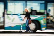 Explosionsgefahr wegen E-Scooter? Busfahrer lassen Passagiere stehen