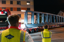 Pongratz-Moore-Steg: In der Nacht wurde 70-Tonnen-Brückenteil geliefert