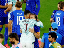 Ronaldo po tekmi tolažil objokane Hrvate. Modrić: Kmalu boste vse izvedeli.