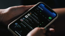Scommesse sospette su Kalshi: Spotify cancella mezzo milione di ascolti alla prima in classifica