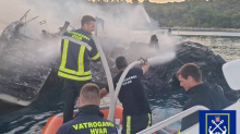 VIDEO Jedrilica se prevrnula kod Trogira, spasili posadu. Buktinja progutala katamaran kod Hvara