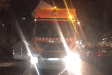 RADNIK GRADSKE ČISTOĆE PAO S KAMIONA TOKOM VOŽNJE: Oglasili se iz Hitne pomoći nakon nesreće u Rakovici