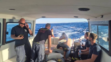 FOTO Vatrogasci spasili dvoje u moru: Brod potonuo na Hvaru