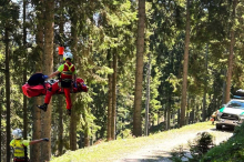 Mountainbiker vom Dobratsch geborgen: Wirbelsäule verletzt