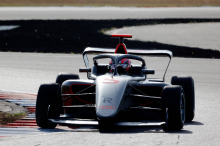 F1 Academy: Emma Felbermayr gewinnt das erste Rennen in Silverstone