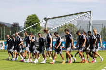 Neue Regeln: „Wir mischen jetzt“ – der Wörterbuch-Trick des WAC-Trainers