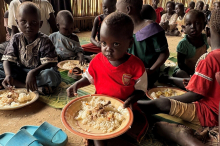 Ein Besuch vor Ort: Babyfeeding, Krankenstation und Schule: Helfen im ärmsten Land der Welt