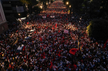 V Tirani največji protest proti gradnji luksuznega kompleksa doslej, na ulicah več deset tisoč ljudi