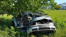 JEZIVE SLIKE SA MESTA POGIBIJE DVA TINEJDžERA: Zakucali se automobilom u drvo kod Banje Koviljače (FOTO)