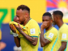 Neymar padel na kolena in končal v solzah, Ancelotti zavrnil namigovanja