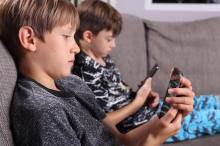 Volksschulen machten mit: Schüler verzichten komplett auf ein Smartphone – Grazer Väter ziehen Bilanz 