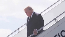 PUČE BRUKA! Donald Tramp se crveni od stida