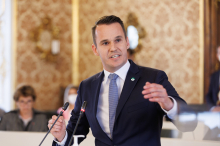 Hitzige Debatten über Hitze und Kindergarten-Reform im Landtag