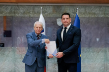Primanjkljaj ob polletju presegel polovico načrtovanega letnega, vlada o rebalansu prihodnji teden