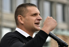 Stevanović je kot policist grozil osebi, da jo bo uničil in ustrelil