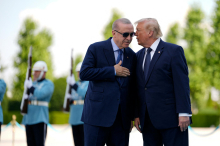 Trump vztraja: Grenlandijo bi morale nadzorovati ZDA, ne Danska