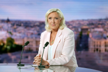 Sodišče Marine Le Pen omililo kazen. Na predsedniških volitvah leta 2027 namerava kandidirati.