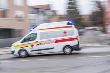 Im Kreisverkehr: Schwangere bei Verkehrsunfall in Kärnten verletzt