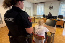 Pflegerin (21) half bei Überfall und wurde zu 2,5 Jahren Haft verurteilt