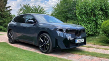 BMW iX3: s palcem, obrnjenim navzgor