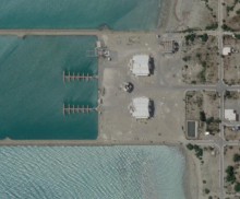 V dveh dneh ameriških napadov na Iran ubitih 14 ljudi. Izrael grozi z novo agresijo na Iran.