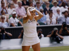 Za zmago v Wimbledonu se bosta pomerili Čehinji Karolina Muchova in Linda Noskova