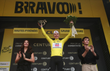 Pogačar se je z epskim napadom na Tourmalet vrnil v rumeno majico