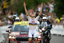 Tour de France: Superstar Tadej Pogacar fährt nach Galavorstellung wieder in Gelb
