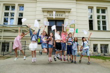 Jubel und Wehmut zum Zeugnistag und Ferienstart für 130.000 Schüler