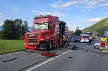 In Villach: Pkw-Lenkerin krachte in Kärnten gegen Lkw